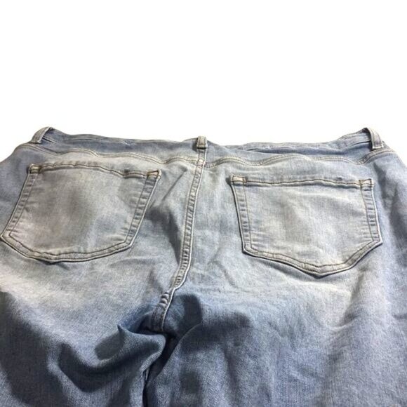 Forever 21 Womens Jeans Stretch Distressed Light Wash Straight Leg Size 14 - Picture 5 of 9